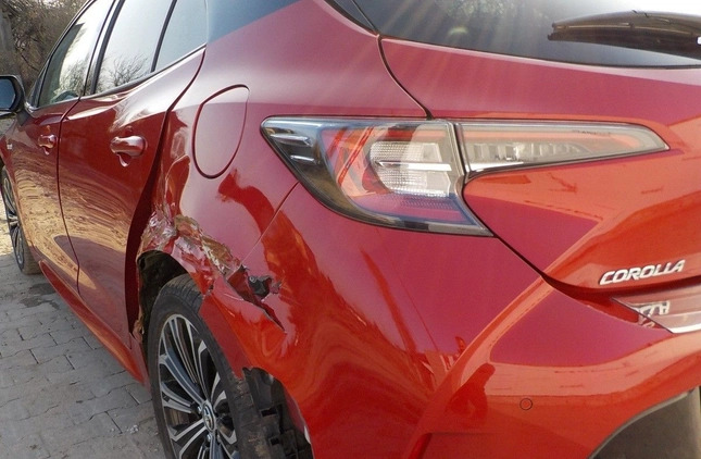 Toyota Corolla cena 53900 przebieg: 61256, rok produkcji 2019 z Pabianice małe 667